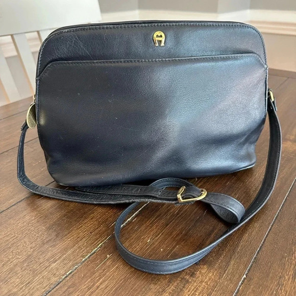 Etienne Aigner cross body bag - Picture 1 of 12